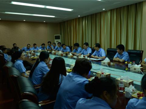 ������ʱĸ���ٿ�һ��Ա��������̸��